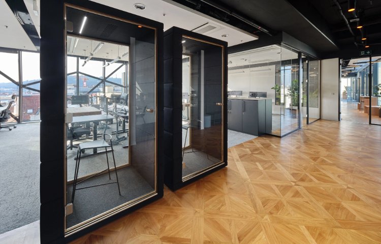 archello.com YUAR architects designed the new workspace for FTMO, the office that doesn’t sleep